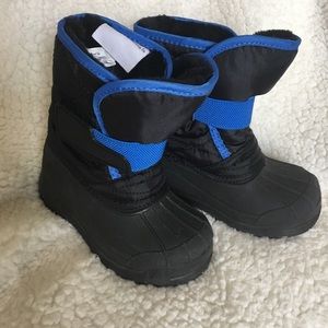 Kids snow boots size 5/6